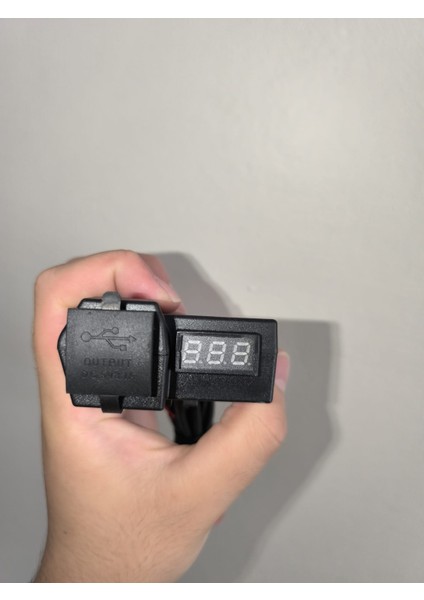 Evrensel Motosiklet ve Scooter Çift USB Şarj ve Akü Şarj Göstergesi fiyatları