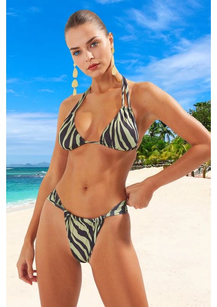 Desenli Üçgen Bikini Takımı Ergonomik Kesim Klora Dayanıklı Yaz Koleksiyonu Hızlı Kuruyan