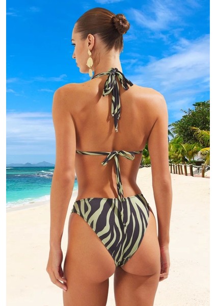 Desenli Üçgen Bikini Takımı Ergonomik Kesim Klora Dayanıklı Yaz Koleksiyonu Hızlı Kuruyan modelleri