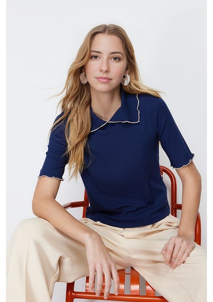 Lacivert Yaka Detaylı Regular Kalıp Örme Bluz fiyatları