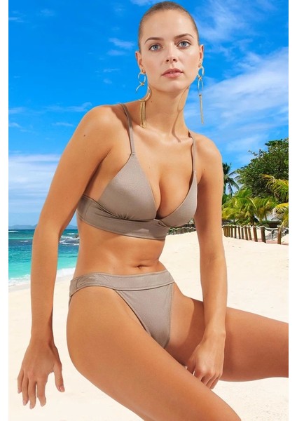 Parlak Üçgen Bikini Takımı Yüksek Konfor Klora Dayanıklı Özel Tasarım