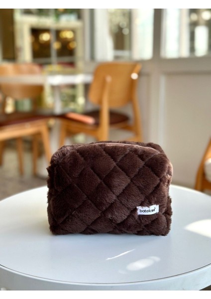 Koyu Acı Kahve Peluş Büyük Boy Makyaj Çantası, Şık ve Kullanışlı! modelleri