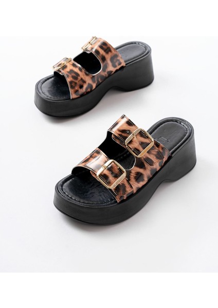 24414-574 Leopar Rugan Günlük Tokalı Dolgu Topuk Kadın Terlik modelleri