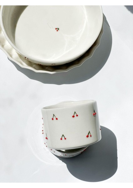 El Yapımı Porselen Beyaz Kahve Bardağı, Şık ve Zarif Tasarım