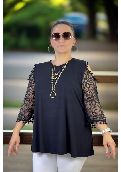 Pencere Detaylı Kolları Dantel Bisiklet Yaka Büyük Beden Bluz Siyah