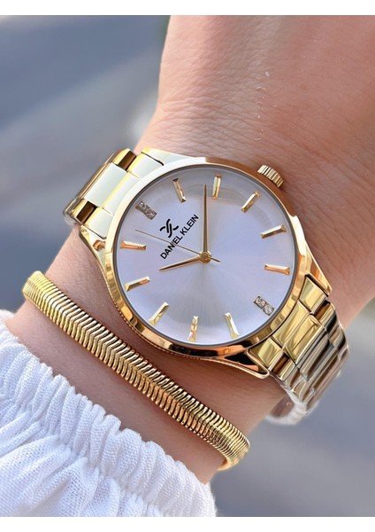 Özel Kesme Camlı 3 Atm Suya Dayanıklı 2 Yıl Garantili Kadın Kol Saati+Bileklik V10925.2