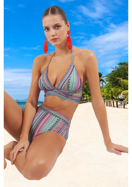 Desenli Üçgen Bikini Takımı Şık Detaylı Klora Dayanıklı Esnek Kumaş Ergonomik Kesim