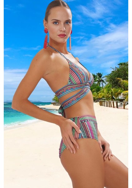 Desenli Üçgen Bikini Takımı Şık Detaylı Klora Dayanıklı Esnek Kumaş Ergonomik Kesim fiyatları