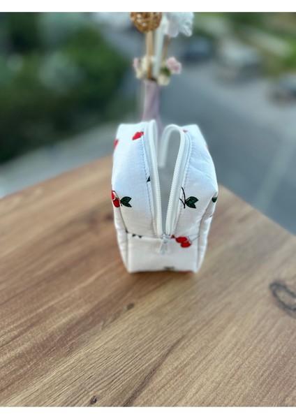 Küçük Kiraz Desenli Makyaj Çantası, 10X10X7 Cm, Pratik ve Şık Tasarım fiyatları