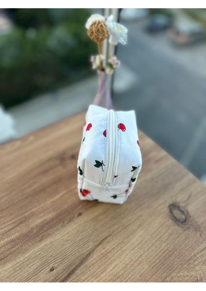 Küçük Kiraz Desenli Makyaj Çantası, 10X10X7 Cm, Pratik ve Şık Tasarım modelleri