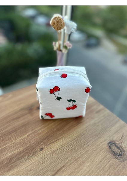 Küçük Kiraz Desenli Makyaj Çantası, 10X10X7 Cm, Pratik ve Şık Tasarım fırsatları