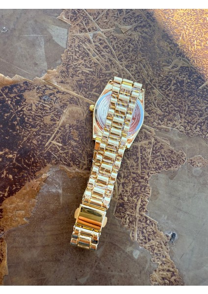 Retro Büyük Kadran Metal Kordon Vintage Kadın Kol Saati indirimleri