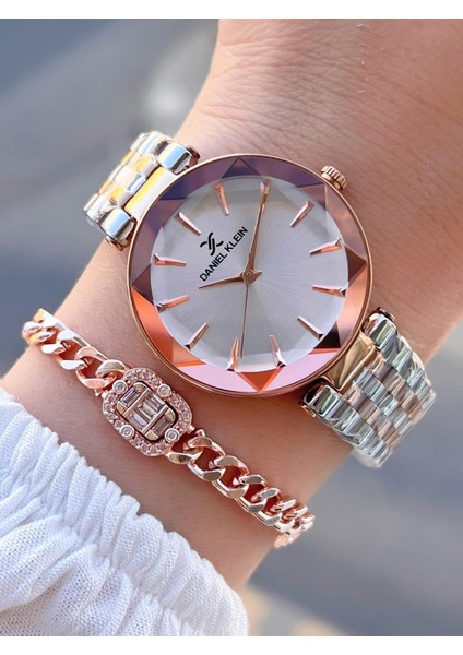 Özel Kesme Camlı 3 Atm Suya Dayanıklı 2 Yıl Garantili Kadın Kol Saati+Bileklik V92601.6