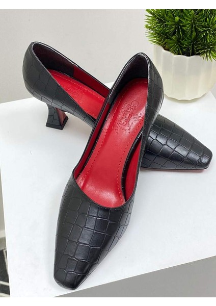 0000026 Renk: Siyah Deri Görünümlü Kroko Desenli Kadın Günlük Stiletto