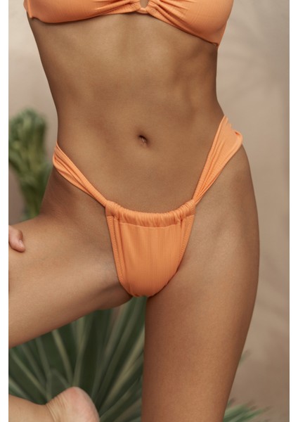 Lahla Büzgü Detaylı Kalın Bant Turuncu Bikini Altı modelleri