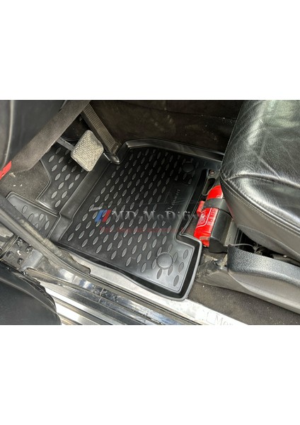 Mercedes G-Serisi W463 3D Siyah Havuzlu Paspas 2002 ve 2018 modelleri