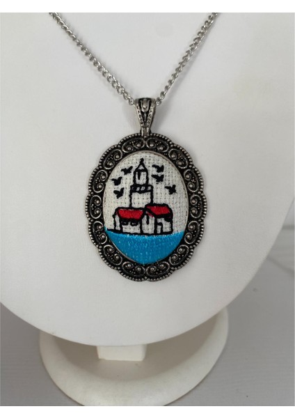 Istanbul Temalı Kanaviçe Kolye Gümüş Renk Model 2