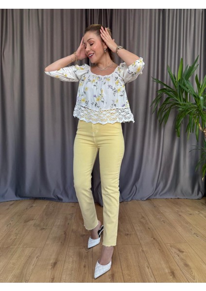 Ekru Çiçek Desenli Etek Ucu Dantel Bluz fiyatları