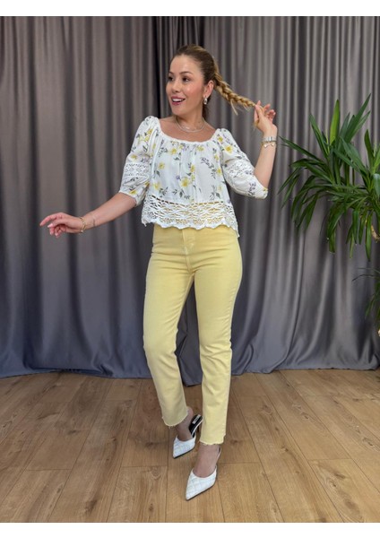 Ekru Çiçek Desenli Etek Ucu Dantel Bluz modelleri