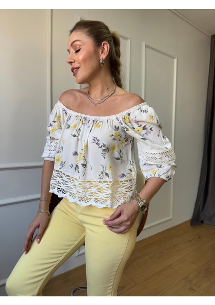 Ekru Çiçek Desenli Etek Ucu Dantel Bluz indirimleri