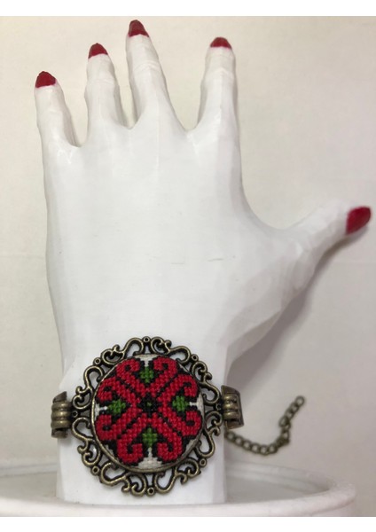 Kanaviçe Işlemeli Bileklik