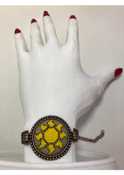 Kanaviçe Işlemeli Bileklik