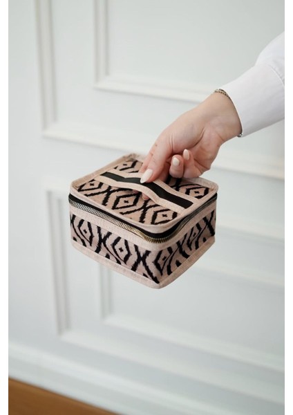 Şık Bej Seyahat Takı Organizeri, Düzenli ve Havalı Saklama Çözümü