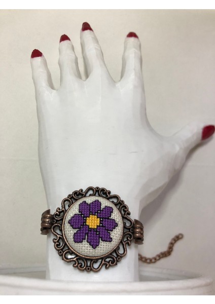 Kanaviçe Işlemeli Bileklik