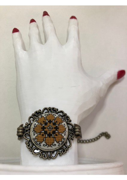 Kanaviçe Işlemeli Bileklik