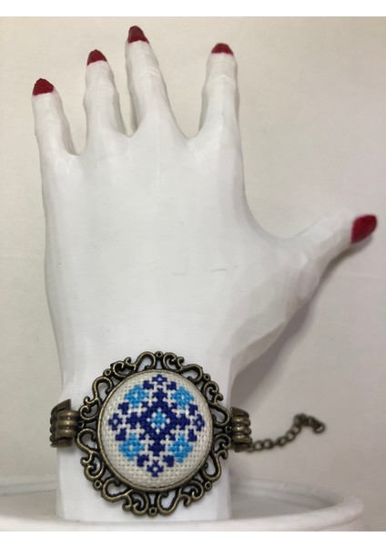 Kanaviçe Işlemeli Bileklik