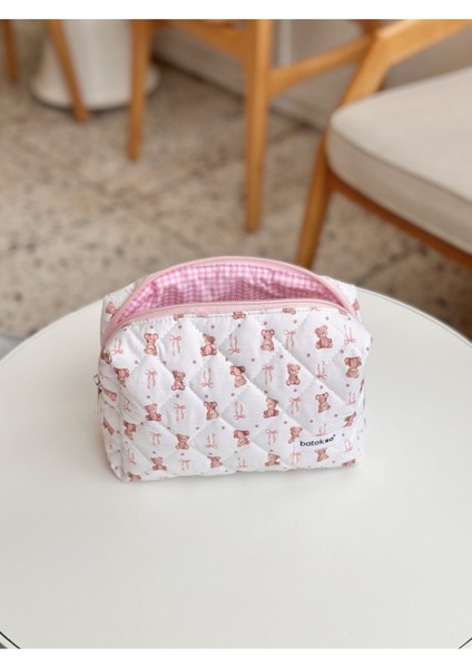 Pembe Ayıcık Desenli Büyük Boy Makyaj Çantası, Şık ve Kullanışlı Tasarım