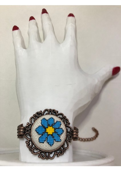 Kanaviçe Işlemeli Bileklik
