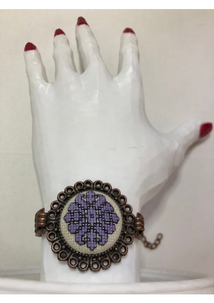 Kanaviçe Işlemeli Bileklik