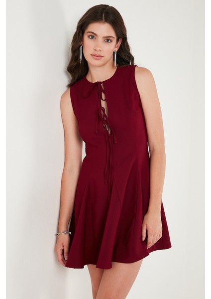 Regular Fit Kloş Etekli Bağlama Detaylı Kolsuz Mini Elbise Bayan Elbise 6525592 fırsatları