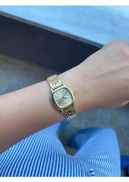 Zamansız Şıklık Vintage Gold Metal Saat