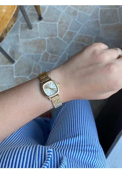 Zamansız Şıklık Vintage Gold Metal Saat fiyatları