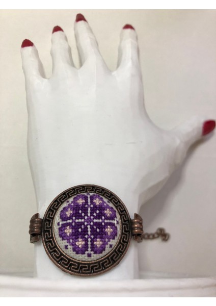 Kanaviçe Işlemeli Bileklik