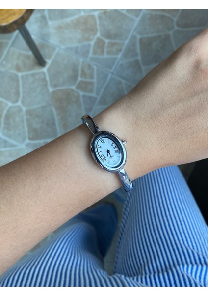Özel Seri Gümüş Renk Kelepçe Saat modelleri