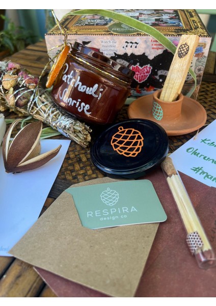 Respira Design Co Manifest Seti ( Bolluk, Huzur , Bereket , Şans) Kavanoz Mum , Demet Tütsü , Palo Santo Tütsü ve Tütsülük , Dilek Mumları