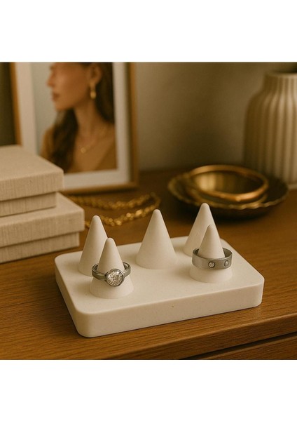 Şık ve Özel Tasarım Yüzük Standı, Takı Düzenleyici, Beyaz Renkli Aksesuar.