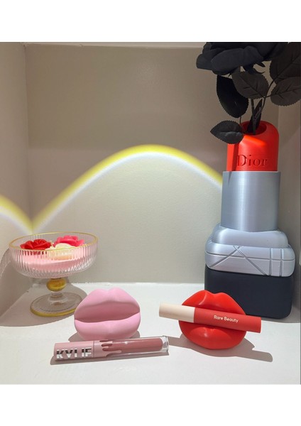 Kırmızı Ruj Tutucu ve Makyaj Düzenleyici, Şık ve Pratik Tasarım fiyatları