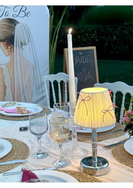 Pembe Fiyonk Kurdele Beyaz Rafya Kablosuz Pilli Masa Lambası modelleri