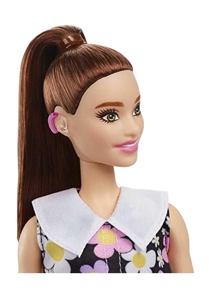 ve Ken Fashionistas Serisi, At Kuyruğu Saçı, Kolsuz Elbisesi, Pembe Botları ve Işitme Cihazıyla, 3-8 Yaş HBV19 modelleri