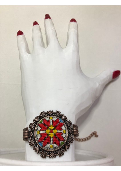 Kanaviçe Işlemeli Bileklik