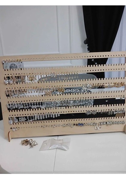 Şık ve Fonksiyonel Takı Düzenleyici, Küpe Asma Standı, Dekoratif Saklama Alanı fırsatları