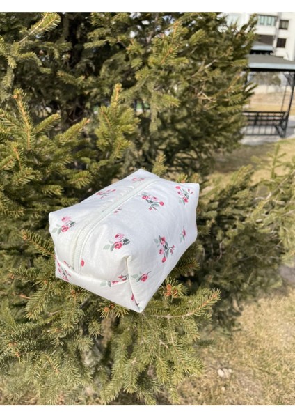 Çiçek Desenli Şık Makyaj Çantası, Beyaz Renk, Kullanışlı ve Hafif Tasarım fiyatları