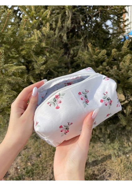 Çiçek Desenli Şık Makyaj Çantası, Beyaz Renk, Kullanışlı ve Hafif Tasarım fırsatları