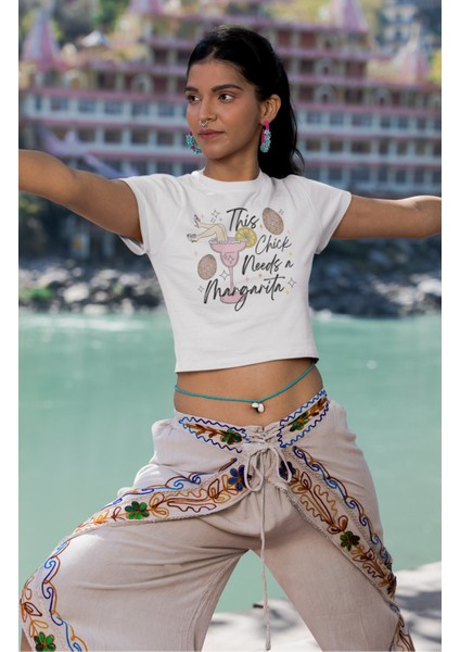 This Chick Needs A Margarita Baskılı Crop Top, Kadın Coctail Temalı Crop Bluz
