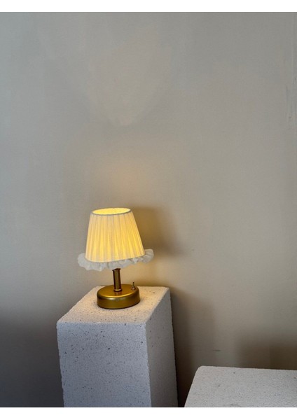 Fırfır Işlemeli Kablosuz Masa Lambası, Alt Eskitme Gold, Krem Renk