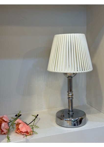 Beyaz Deri Kablosuz Masa Lambası, Şık ve Hafif Tasarım